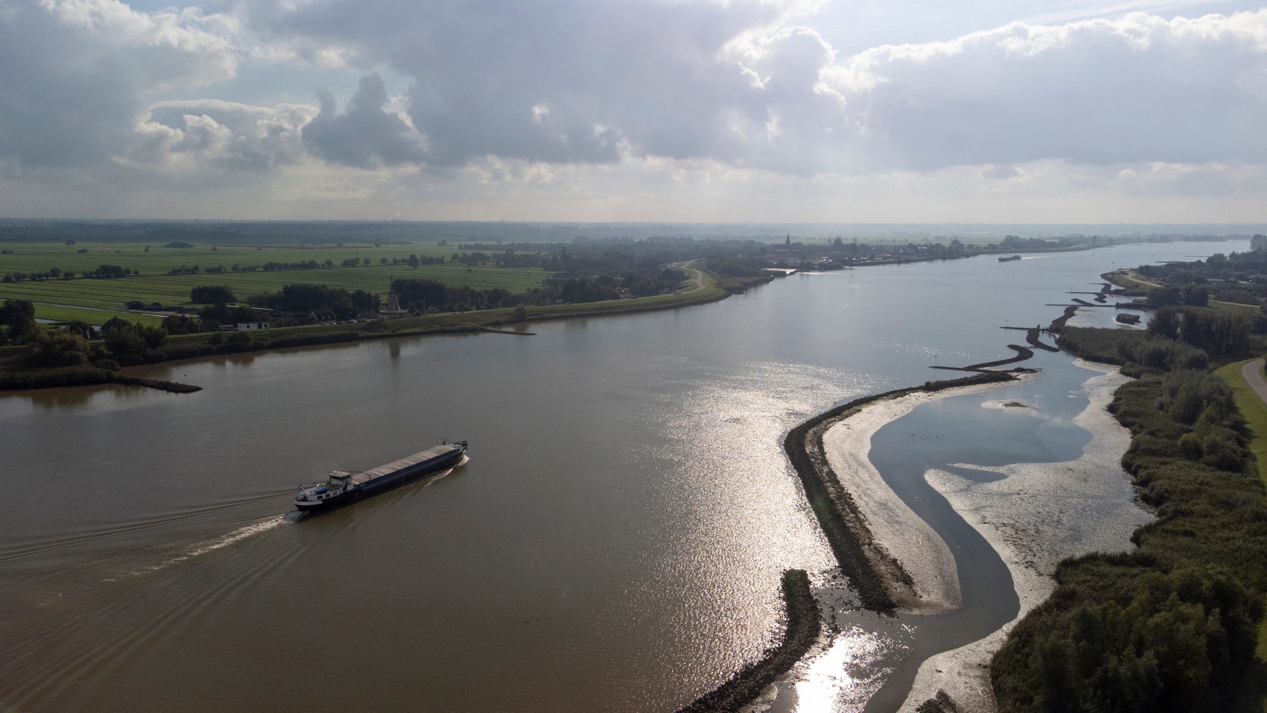 Peterson expands its inland shipping capacity and European logistics network with acquisition of TRABA Logistics 